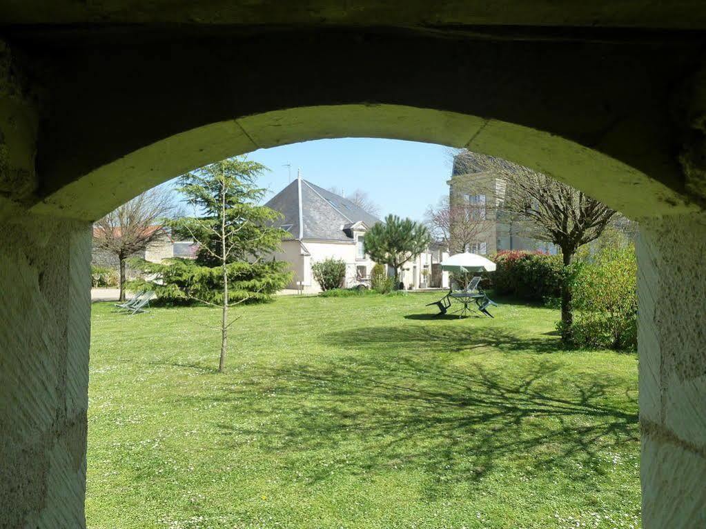 Hôtel&Spa Chai De La Paleine Le Puy-Notre-Dame Exterior foto